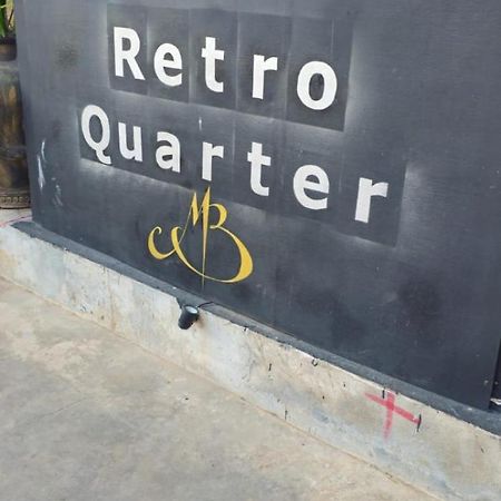 Retro Quarter Mb Hostel Siem Reap Bagian luar foto
