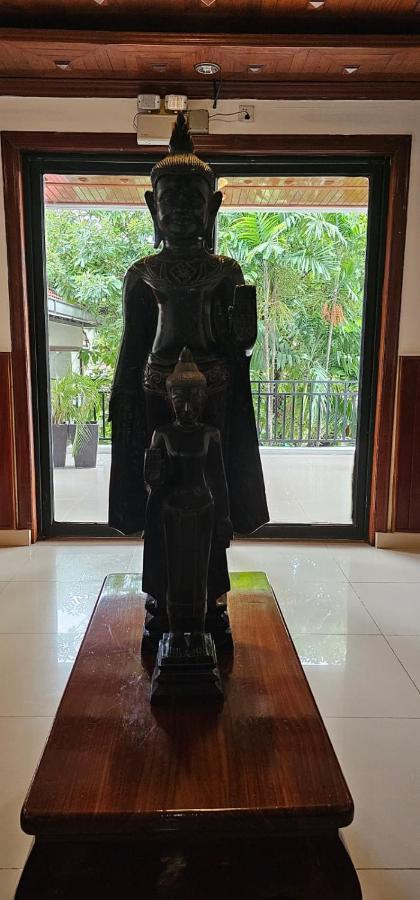 Retro Quarter Mb Hostel Siem Reap Ruang foto