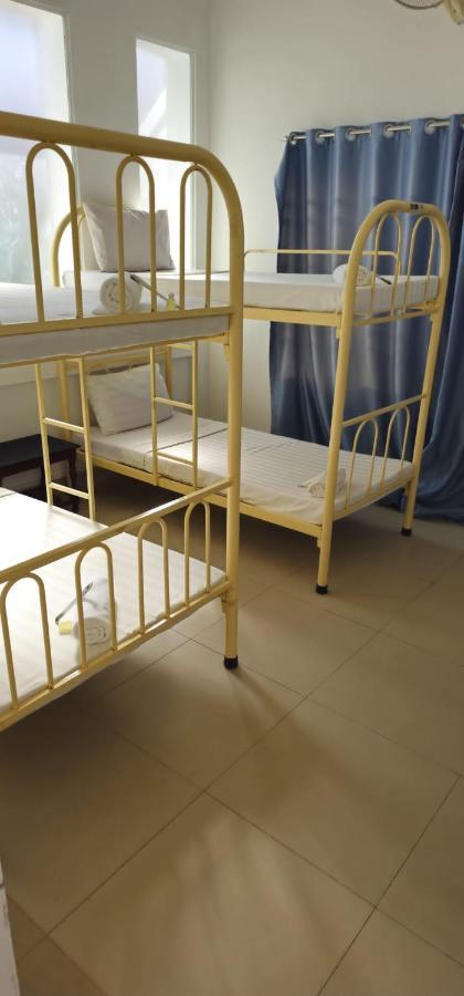 Retro Quarter Mb Hostel Siem Reap Bagian luar foto