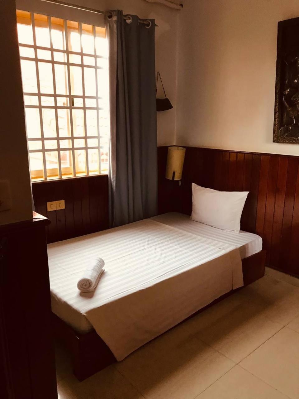 Retro Quarter Mb Hostel Siem Reap Bagian luar foto